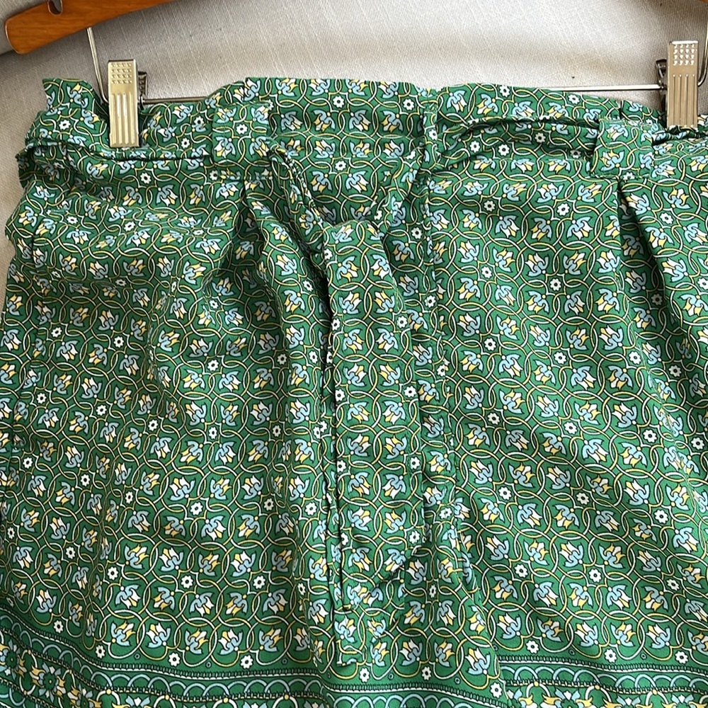 Max Studio Green Patterned Elastic waist Shorts Size L - Picture 4 of 6